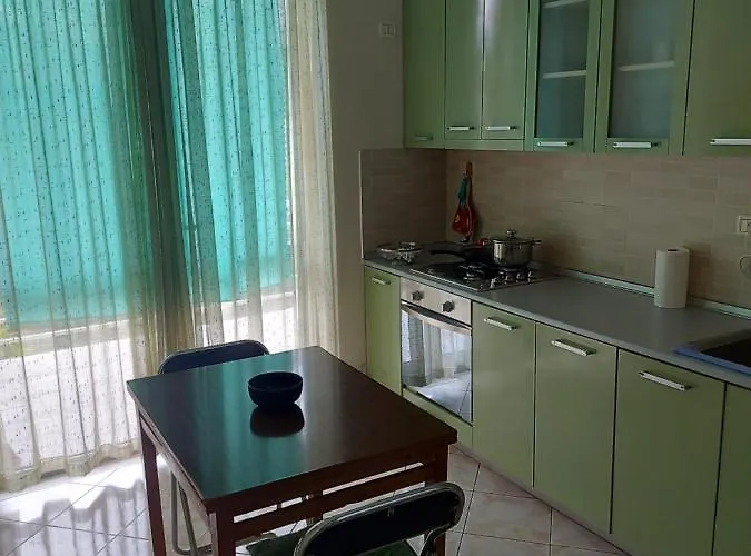 Mano\' S Place